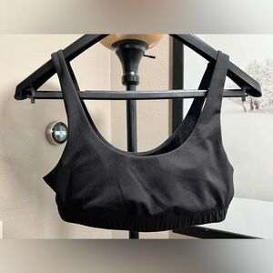 Vuori Black Sports Bra Scoop Neck Wide Strap Athletic Bralette